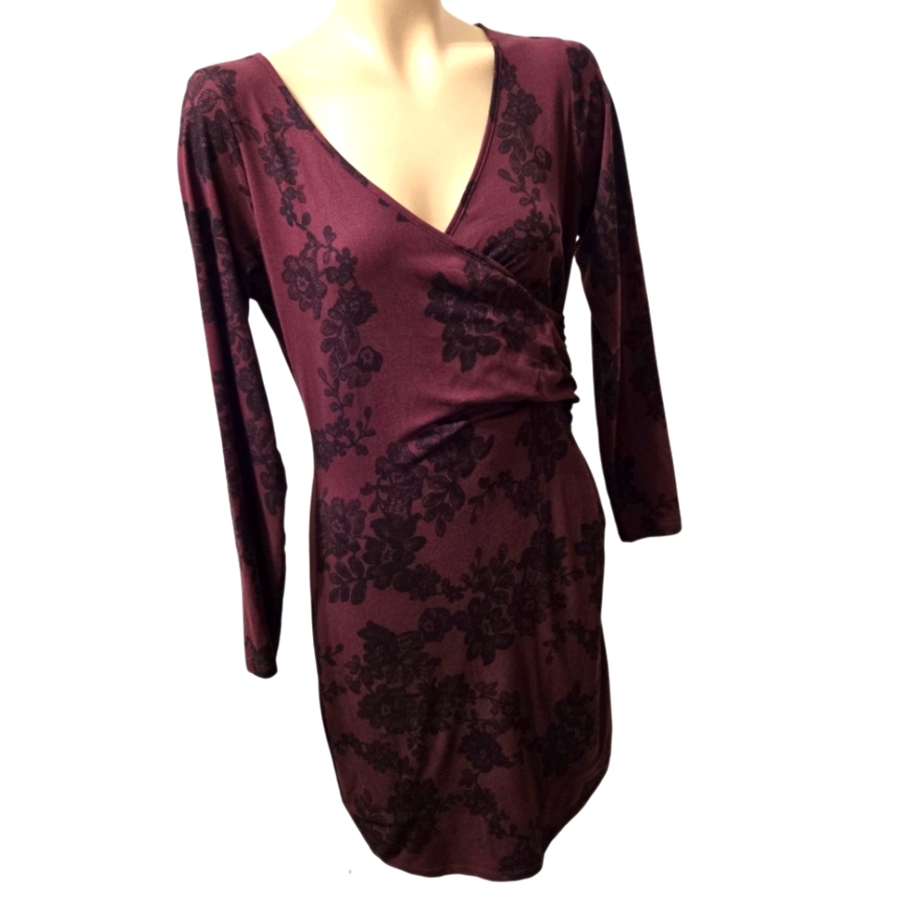 CHARLOTTE RUSSE Bodycon Surplice Bodice Dress‎ Burgundy With Black Floral Medium